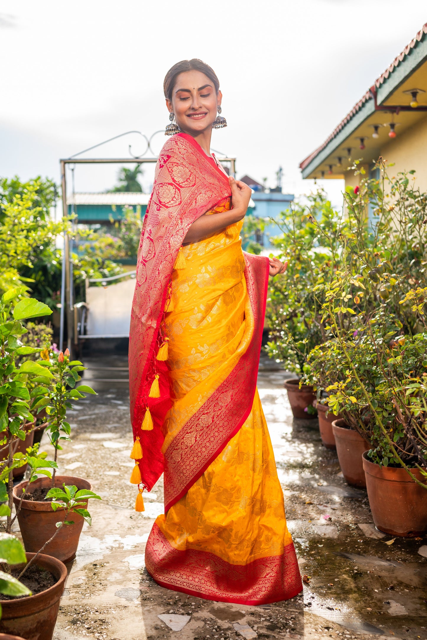 SPLENDID YELLOW