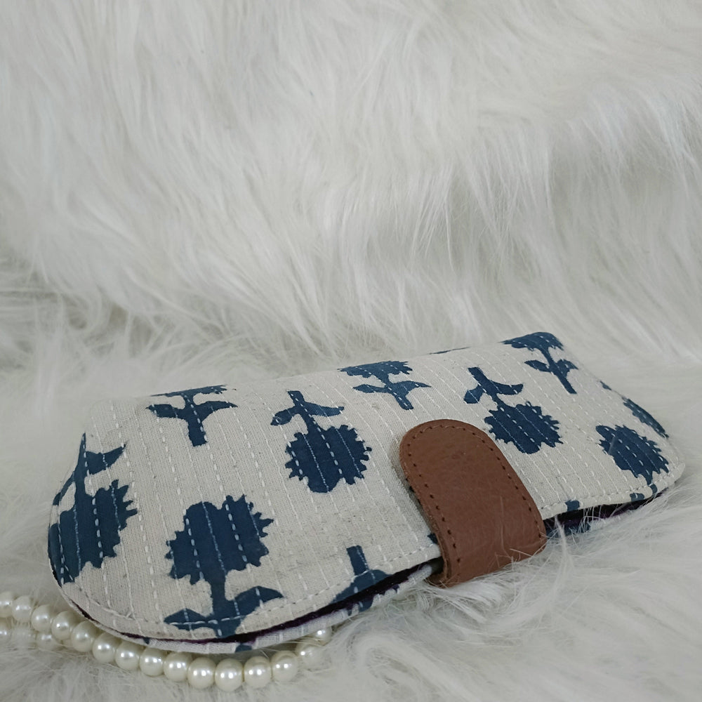 
                      
                        GREY AND BLUE MOTIF SUNGLASS COVER-(FABRIC-QUILTED & PADDED)
                      
                    