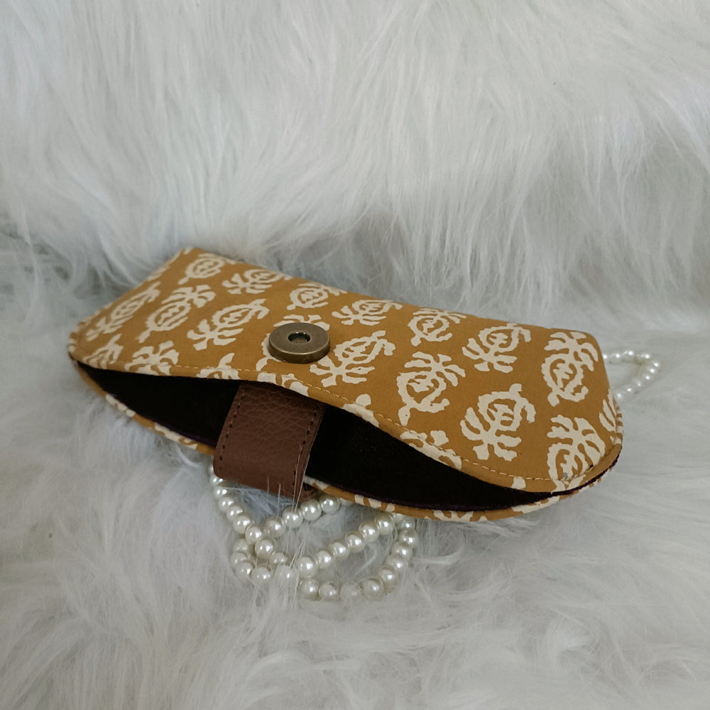 
                      
                        MUSTARD INDIAN MOTIF SUNGLASS COVER-(FABRIC- QUILTED & PADDED)
                      
                    