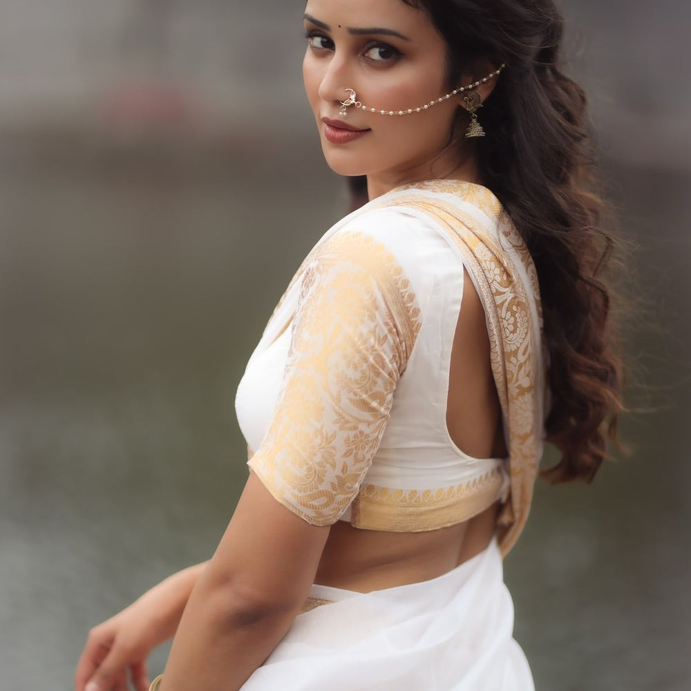 
                      
                        Nira
                      
                    