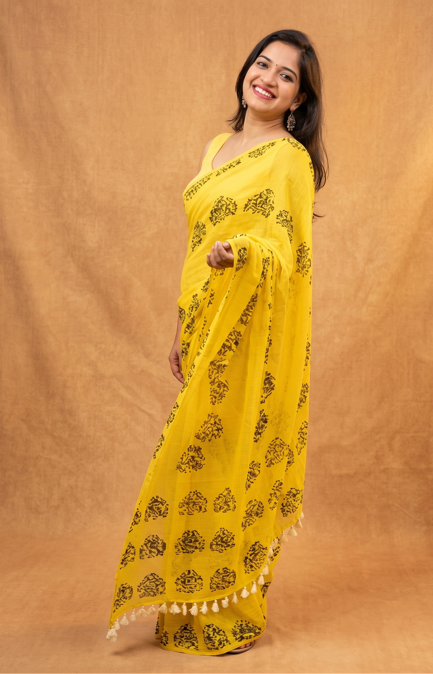 Soft yellow mulmul cotton saree with Assam-inspired dhol pepa motif, lightweight everyday saree by Apaapi