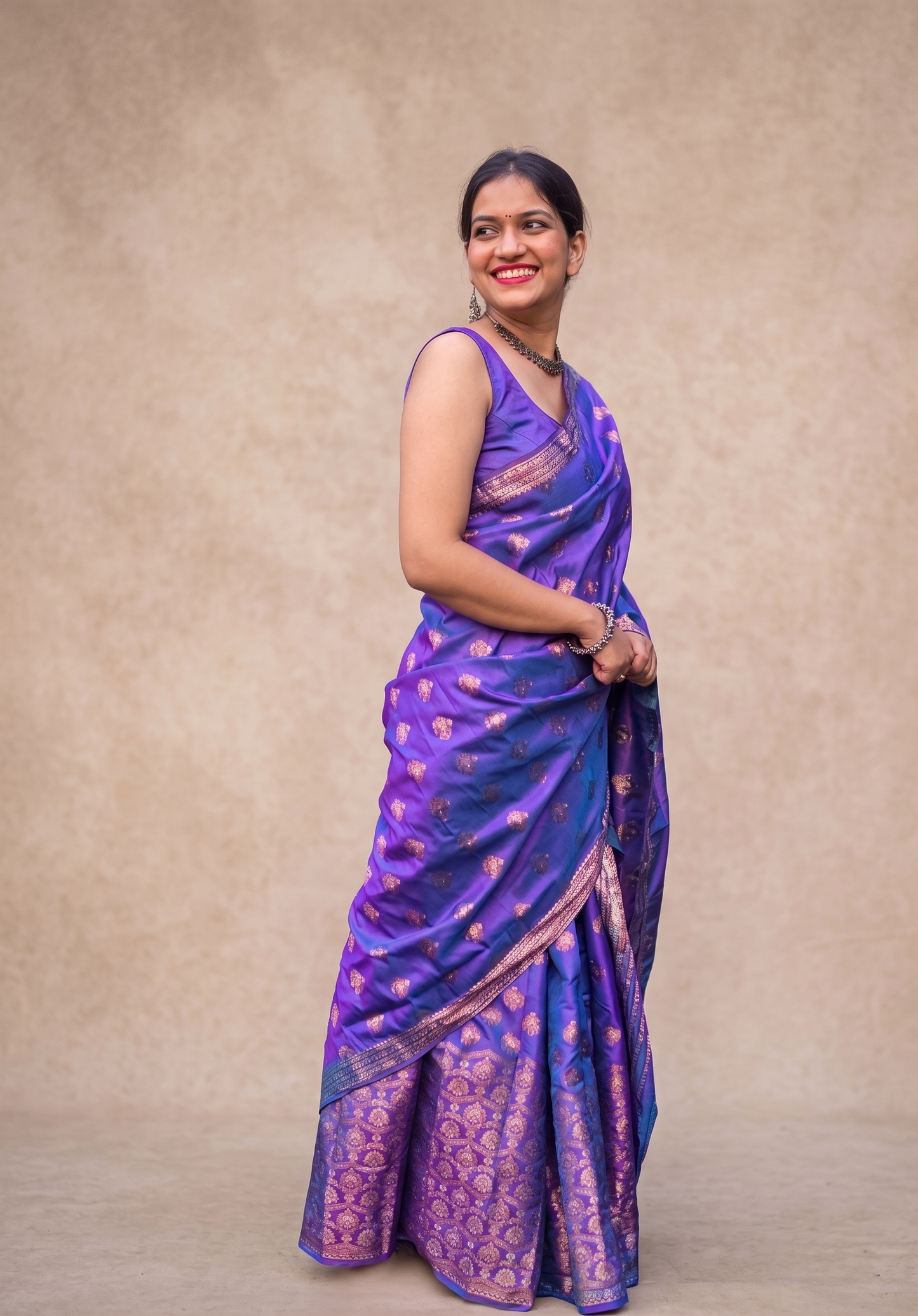 Side drape of Rajokiya Neelanjana purple mixed silk Mekhela Chador from Assam
