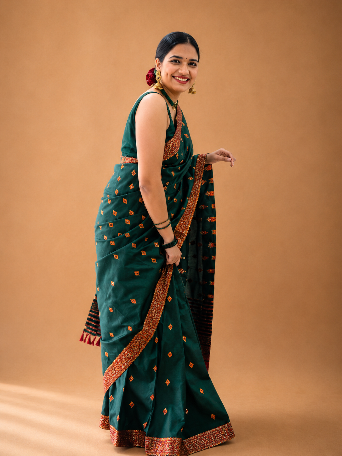 Side view of senehi green silk blend saree barfi motif