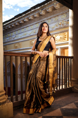 Buy APAAPI THREADS OF GLORY Peach Crushed Stripes Saree Belt with  Unstitched Blouse Online at Best Prices in India - JioMart.