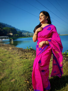 Mesmerizing pink cotton handwoven saree with xingkhap weaves for your glamorous sangeet look. The borders are handwoven with phool boota motifs and the body of the saree is handwoven with xingkhap motif.