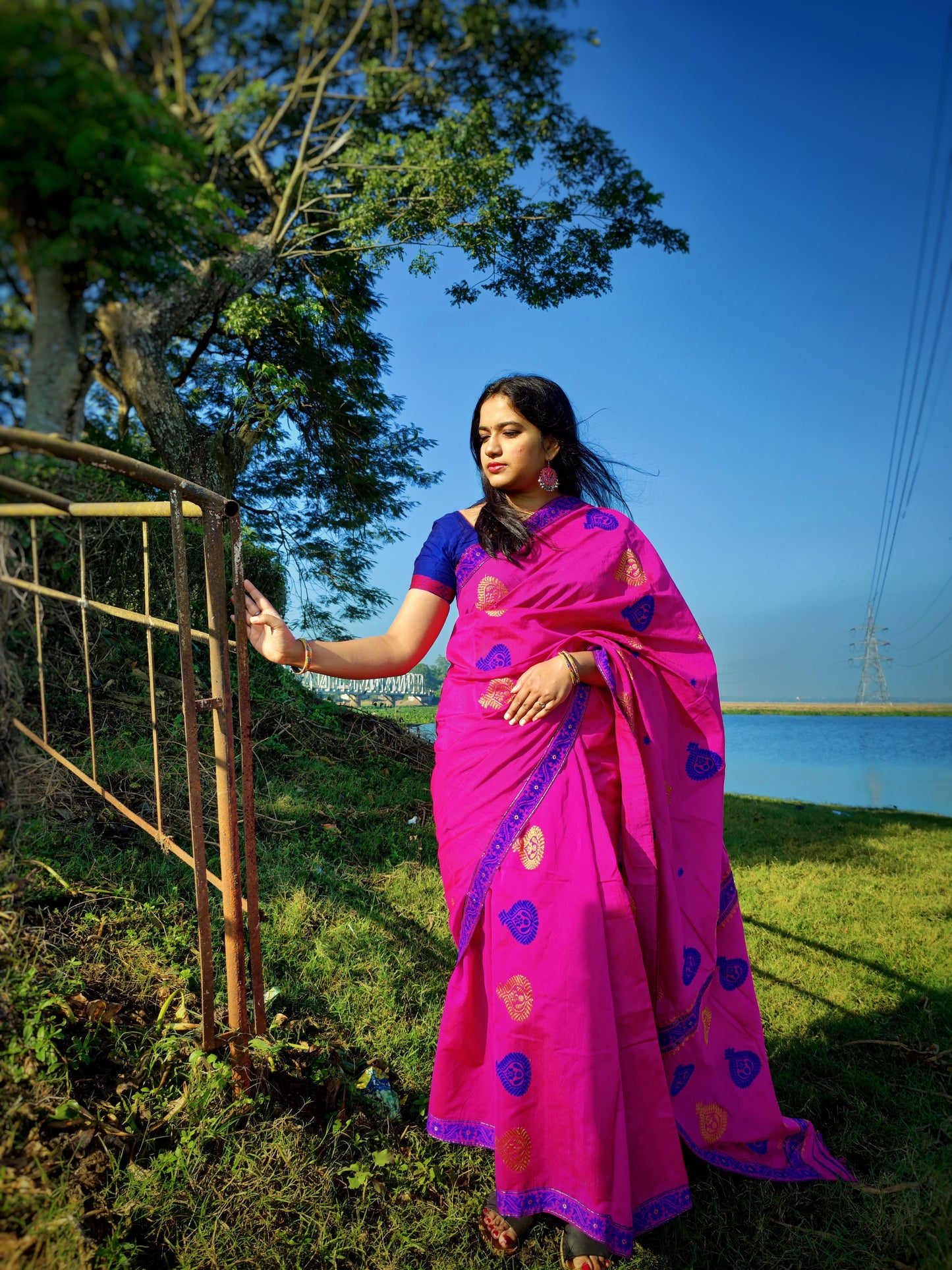 Mesmerizing pink cotton handwoven saree with xingkhap weaves for your glamorous sangeet look. The borders are handwoven with phool boota motifs and the body of the saree is handwoven with xingkhap motif.