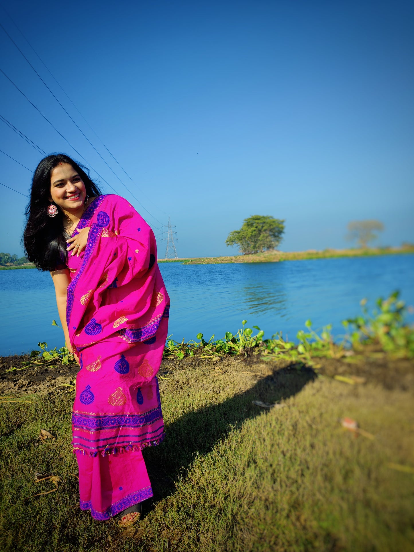 Mesmerizing pink cotton handwoven saree with xingkhap weaves for your glamorous sangeet look. The borders are handwoven with phool boota motifs and the body of the saree is handwoven with xingkhap motif.