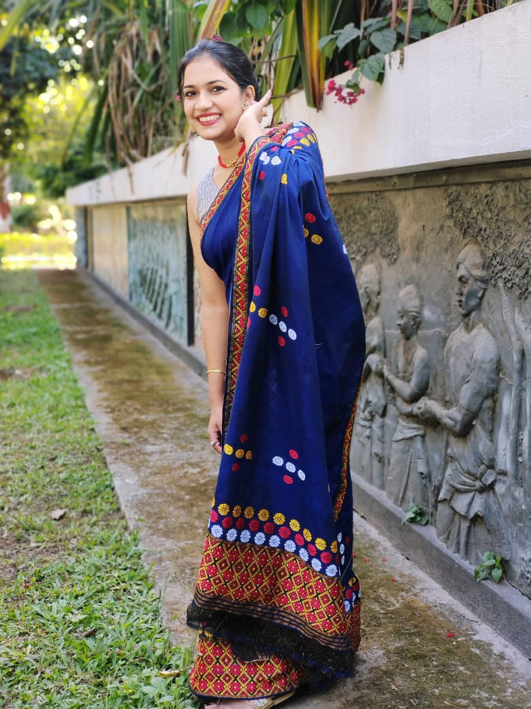 Manju Silk - @debangana_sarma turned up as a gorgeous wedding guest in this  royal blue Mekhela Sador from @manjusilk 💙 . . . #ManjuSilkCentre  #ClientDiaries #AwesomeAssam #AssamSilk #MekhlaChador #Handloom  #AssameseWedding #Mekhelasador #Assam #